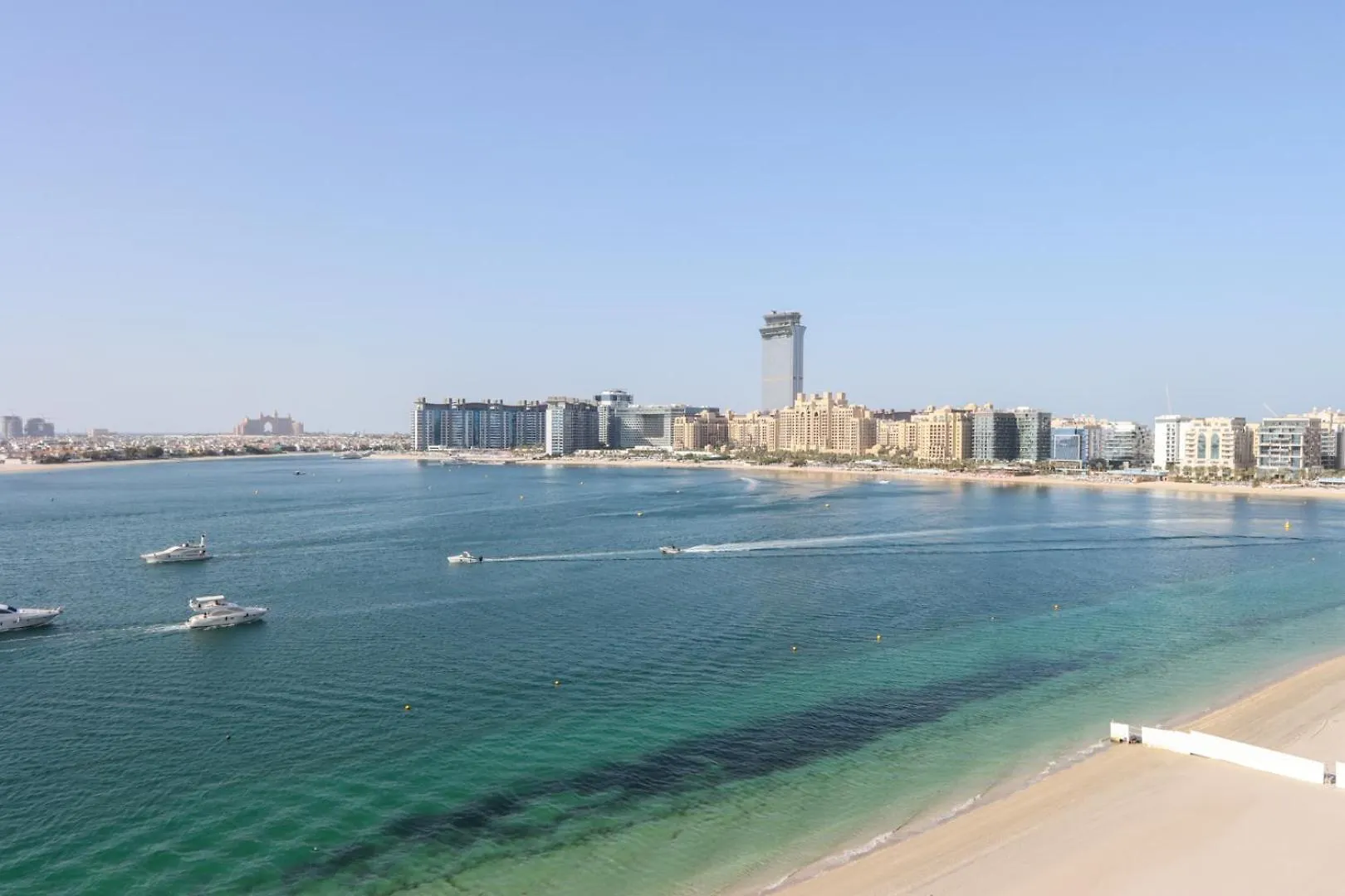 2B Beachfront With Harbour Views And Beach Access Dubai Apartment
