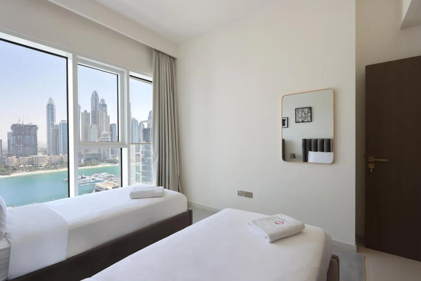 Apartment 2B Beachfront With Harbour Views And Beach Access Dubai