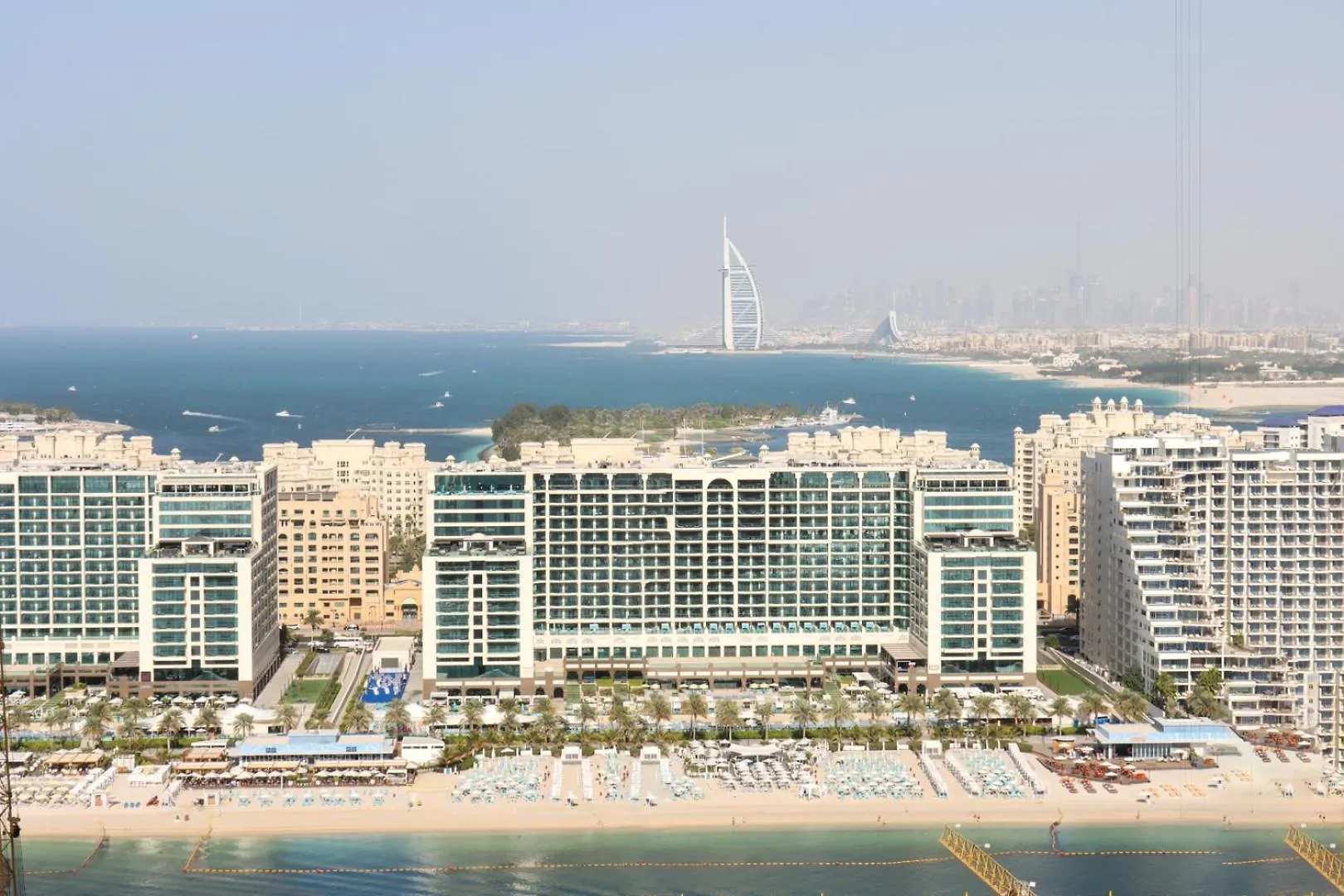 2B Beachfront With Harbour Views And Beach Access Dubai Apartment