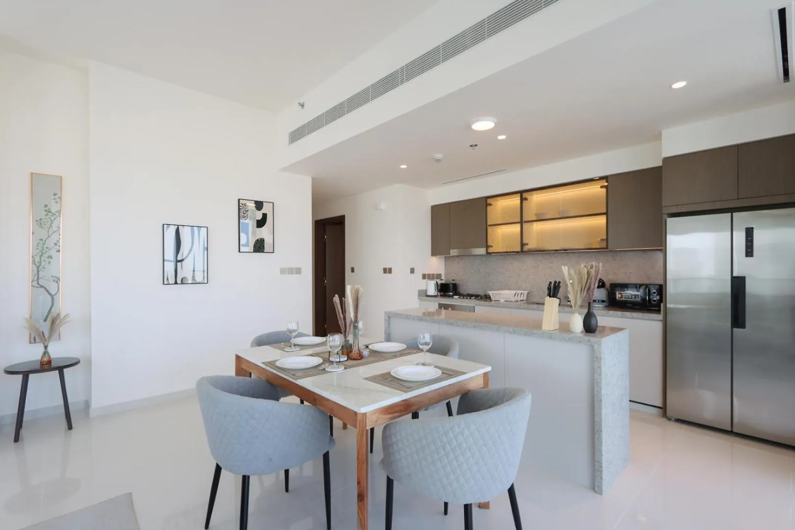 2B Beachfront With Harbour Views And Beach Access Dubai Apartment