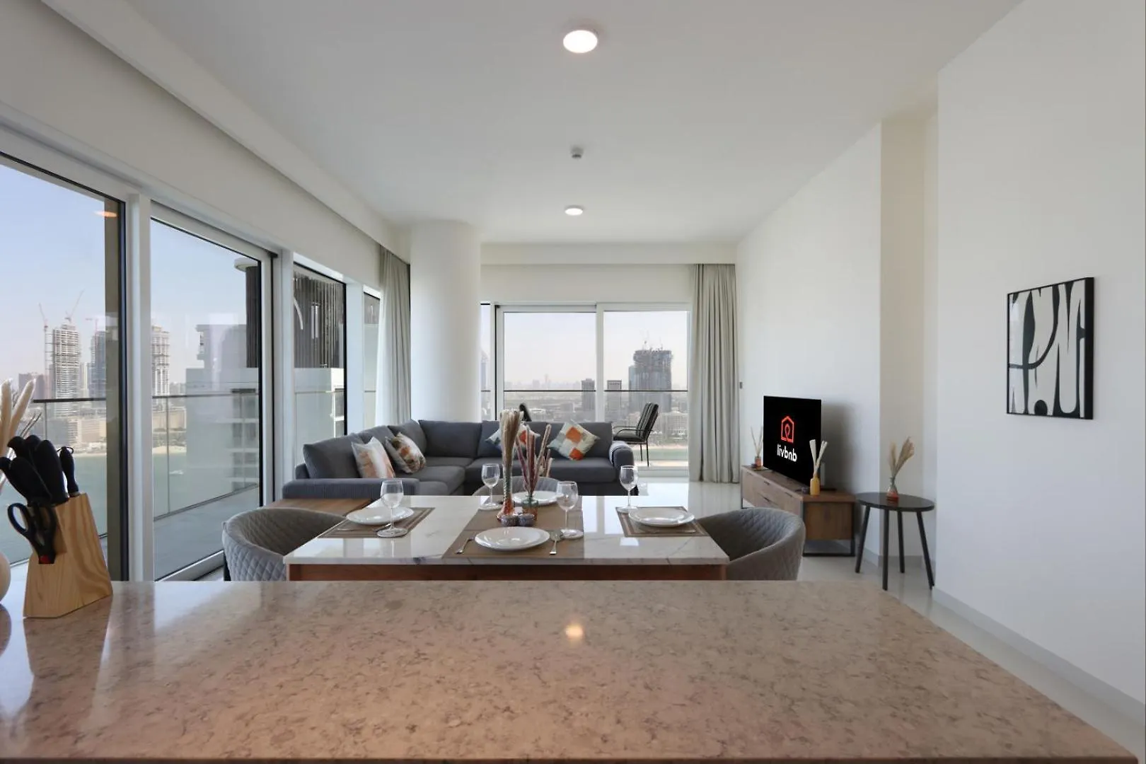 2B Beachfront With Harbour Views And Beach Access Dubai Apartment