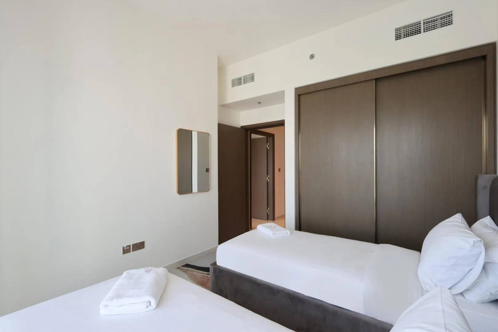 Apartment 2B Beachfront With Harbour Views And Beach Access Dubai United Arab Emirates