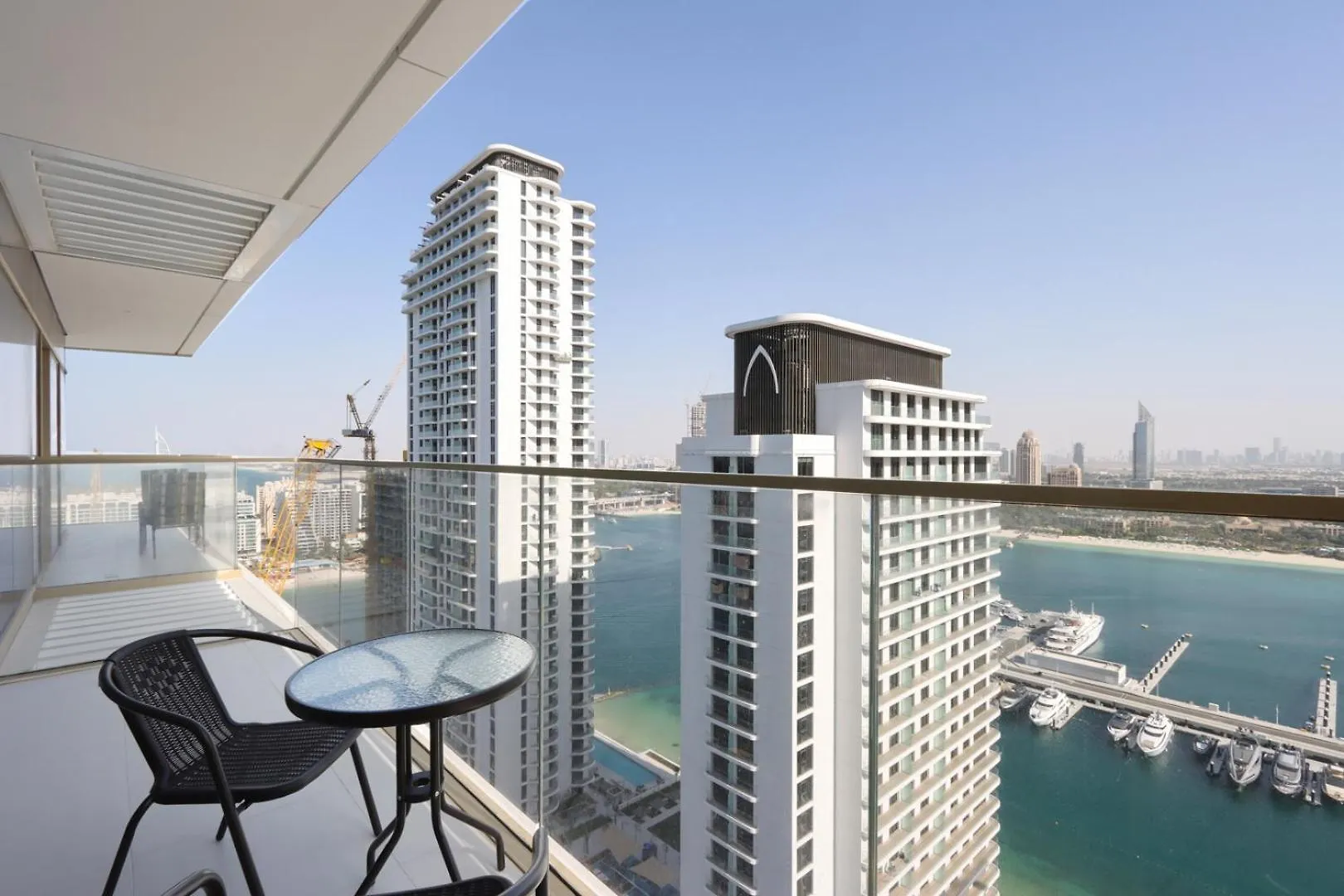2B Beachfront With Harbour Views And Beach Access Dubai