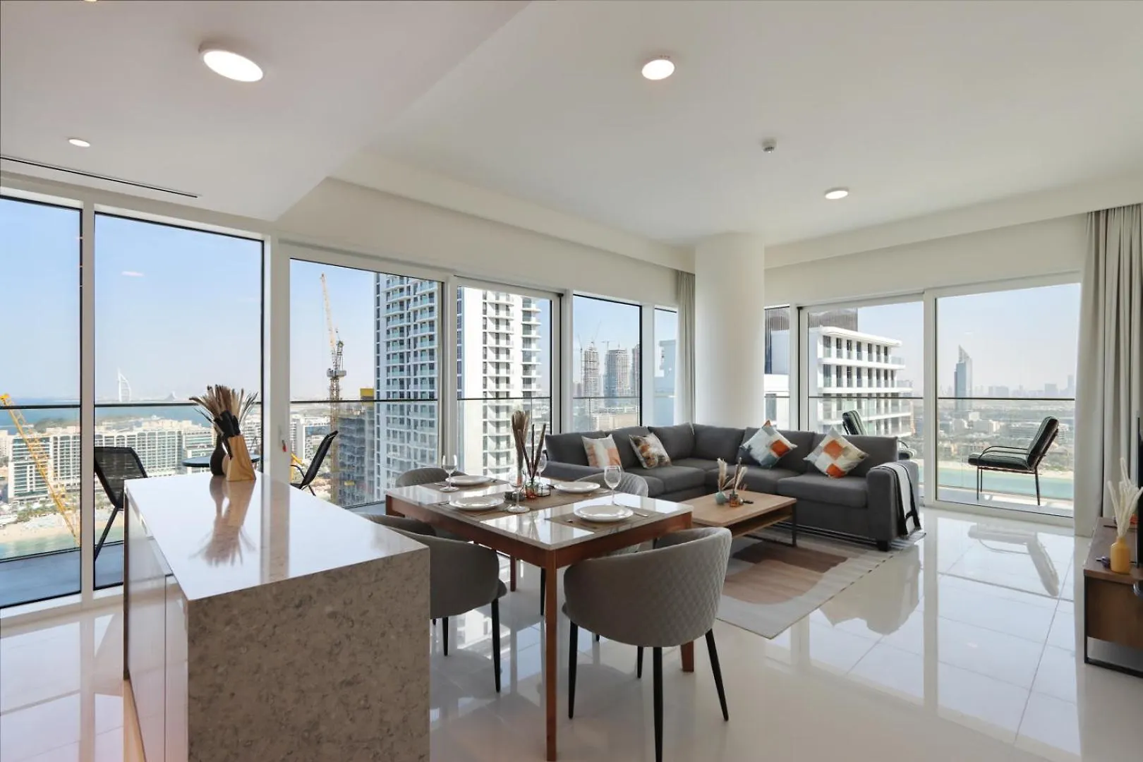 Apartment 2B Beachfront With Harbour Views And Beach Access Dubai
